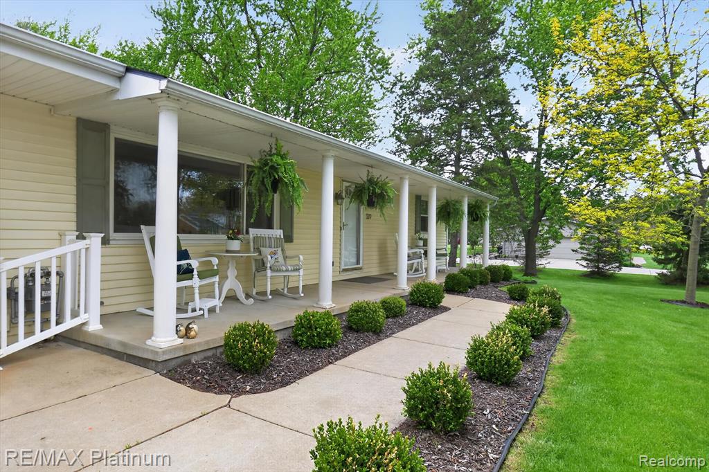 139 Edgemont Drive Howell, MI 48855 - Photo 3 of 62