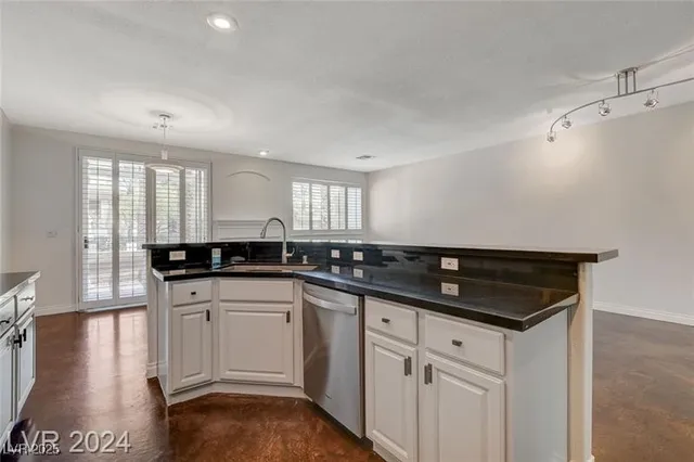 $2,500 | 9420 San Laguna, Unit 104, Las Vegas, NV 89134