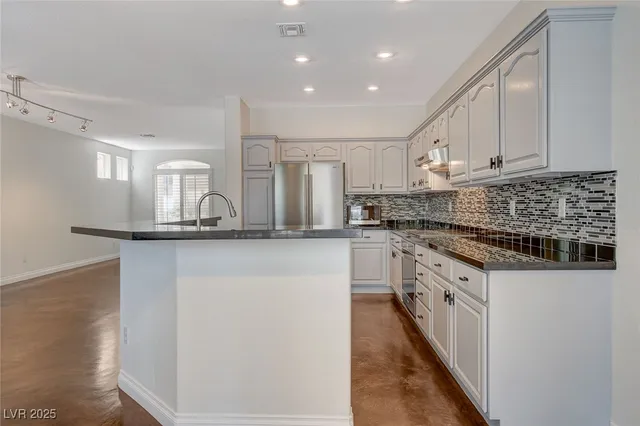 $2,700 | 9420 San Laguna, Unit 104, Las Vegas, NV 89134