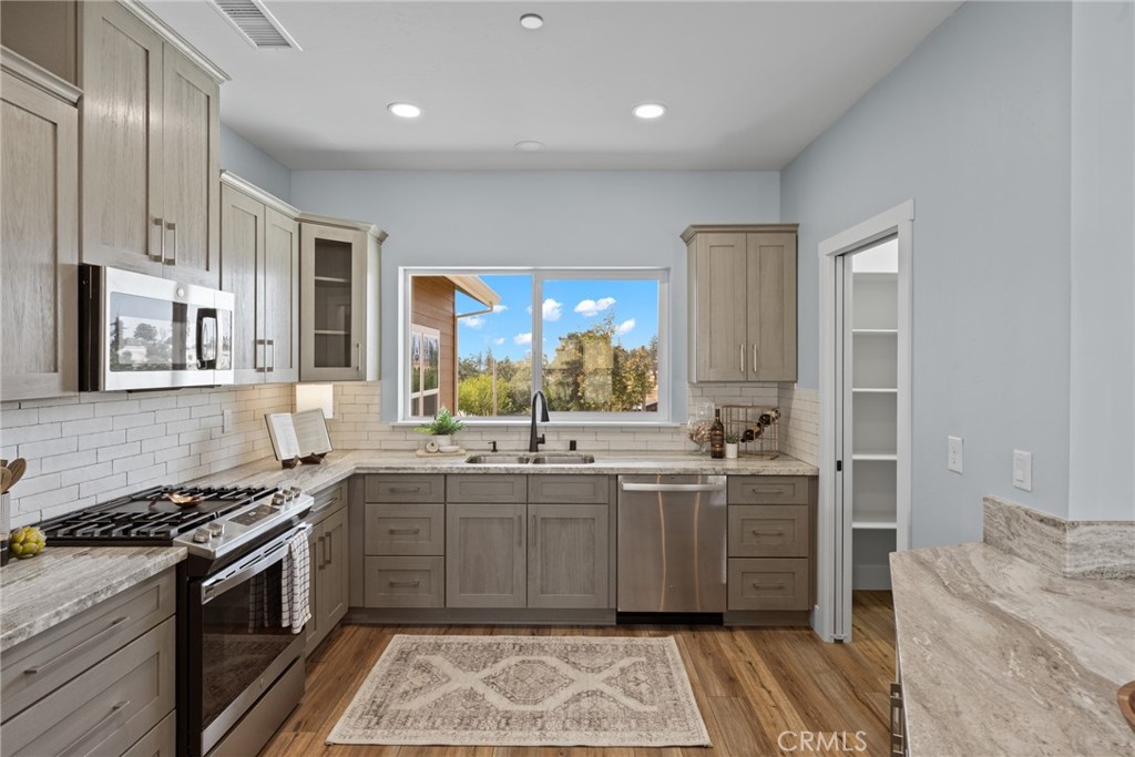 574 Hillcrest Drive Paradise, CA 95969 - Photo 10 of 26 a large kitchen with stainless steel appliances granite countertop a stove and a sink