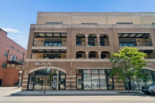 $725,000 | 1415 West Belmont Avenue, Unit 3, Chicago, IL 60657