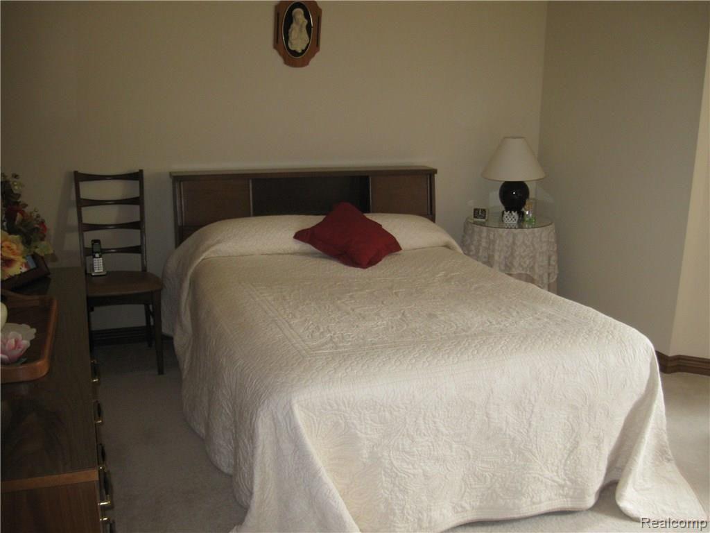 2437 Munster Road Rochester Hills, MI 48309 - Photo 3 of 47