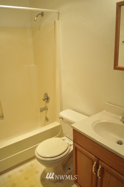 1601 Maple Lane, Unit B1 Kent, WA 98030 - Photo 5 of 5