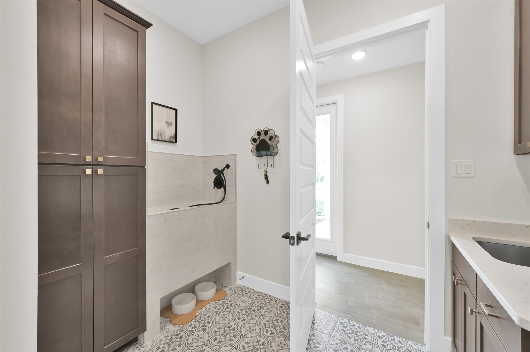 8557 Butler Rnch Court Plantersville, TX 77363 - Photo 28 of 39 dog wash station in utility room!