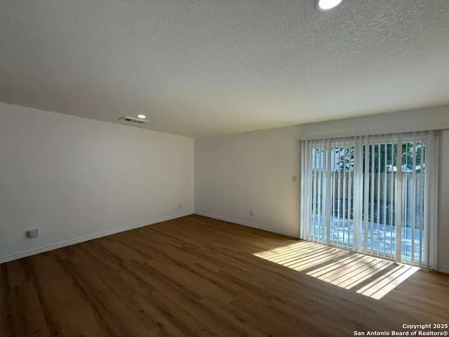 $2,000 | 7026 Settlers Court, San Antonio, TX 78258