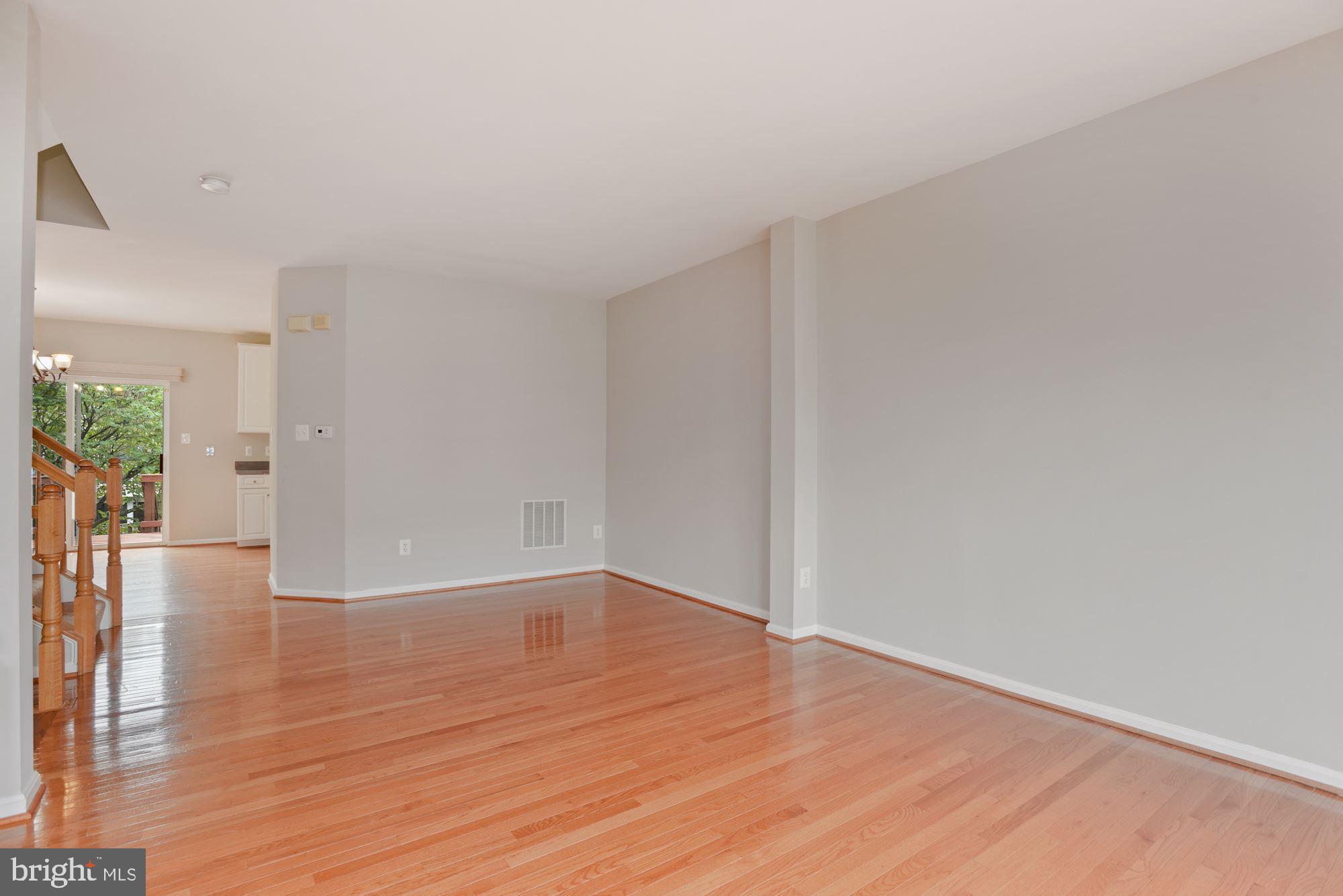 43019 Beachall Street Chantilly, VA 20152 - Photo 2 of 26