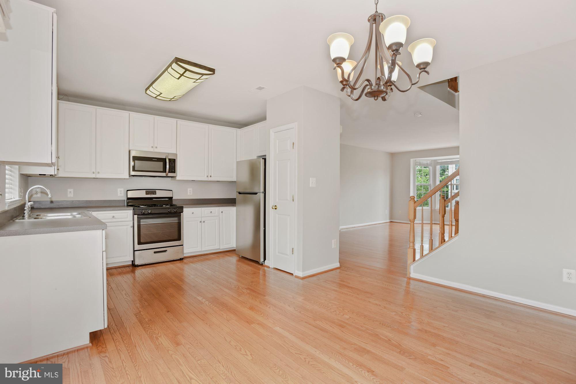 43019 Beachall Street Chantilly, VA 20152 - Photo 3 of 26