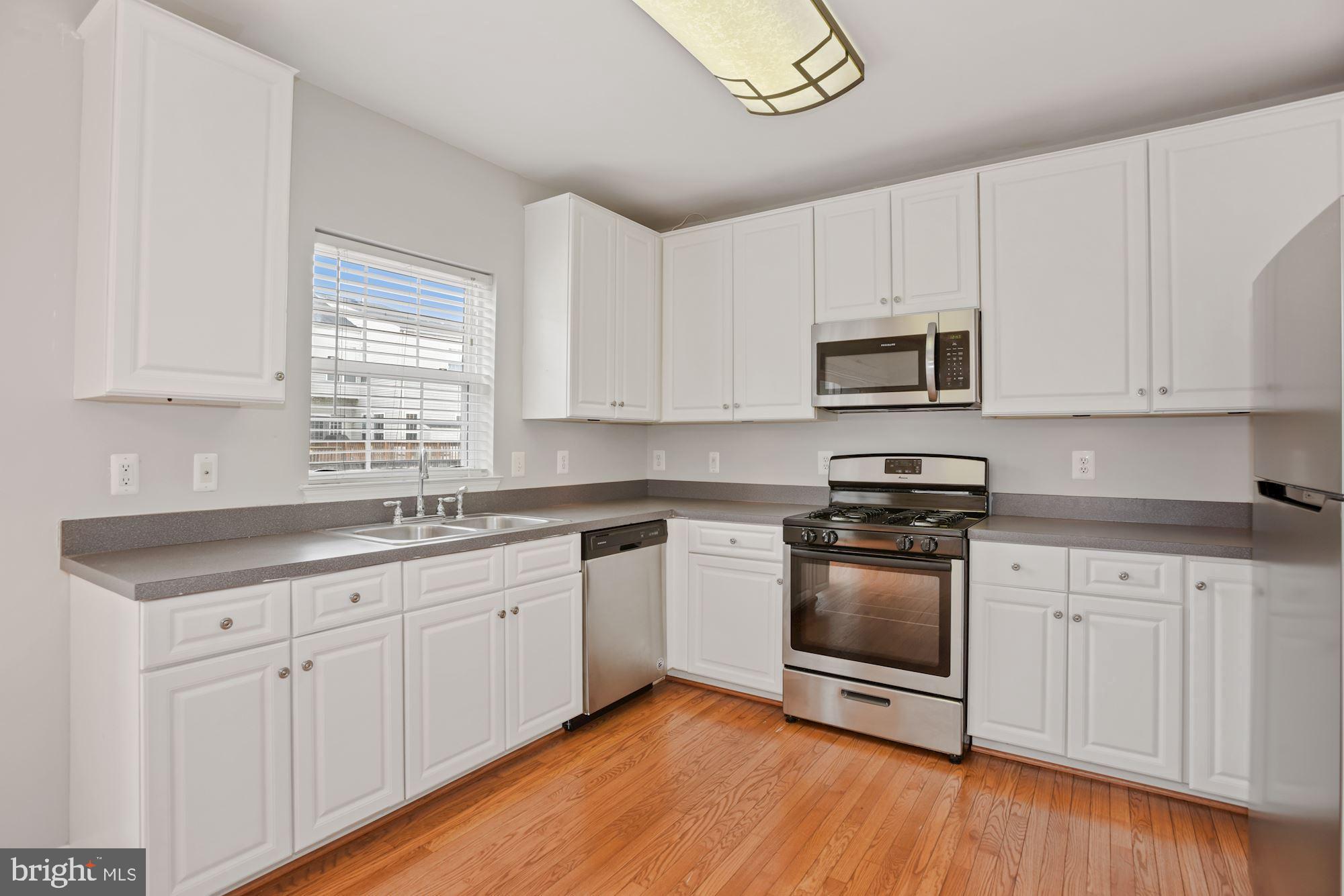 43019 Beachall Street Chantilly, VA 20152 - Photo 4 of 26