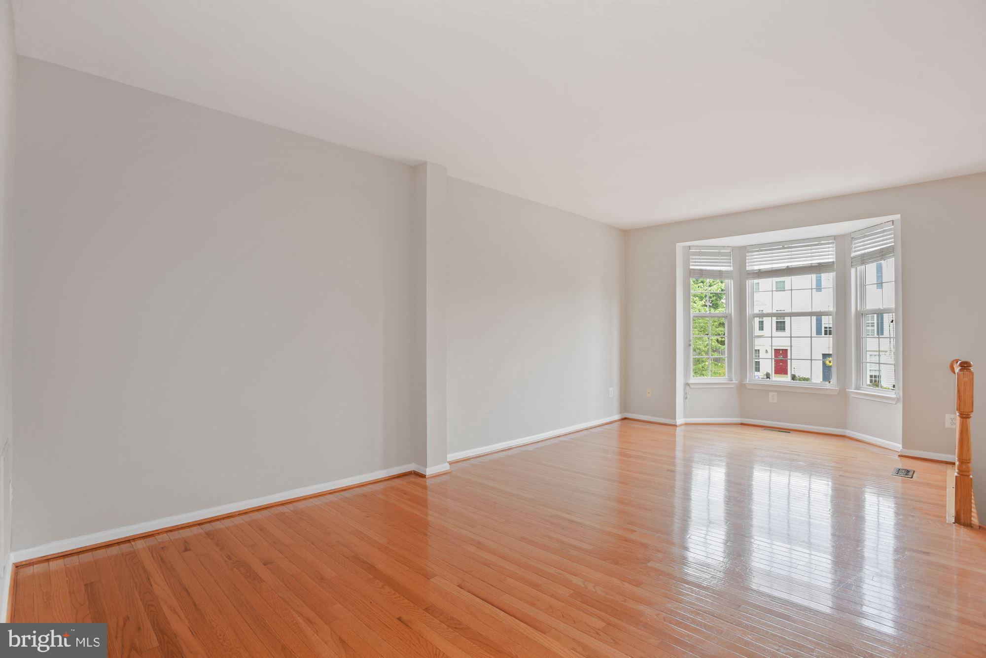 43019 Beachall Street Chantilly, VA 20152 - Photo 5 of 26