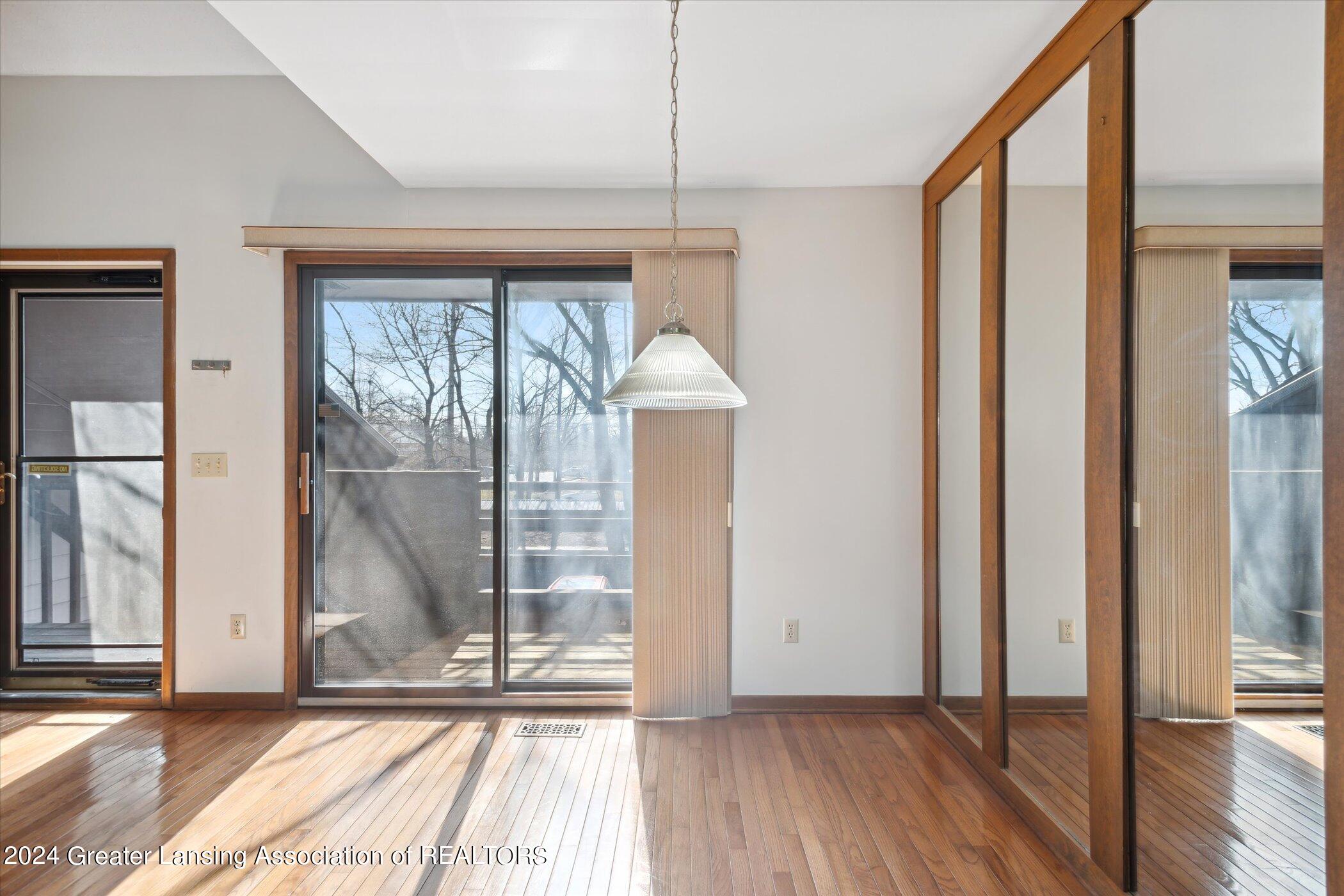 205 East Jolly Road, Unit A13 Lansing, MI 48910 - Photo 8 of 40 09-205-E-Jolly-Rd-A13-Lansing-MI-48910-W