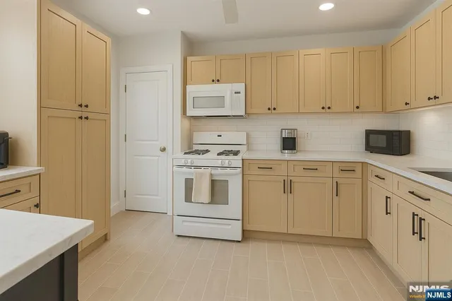 $639,000 | 800 Grand Avenue, Leonia, NJ 07605