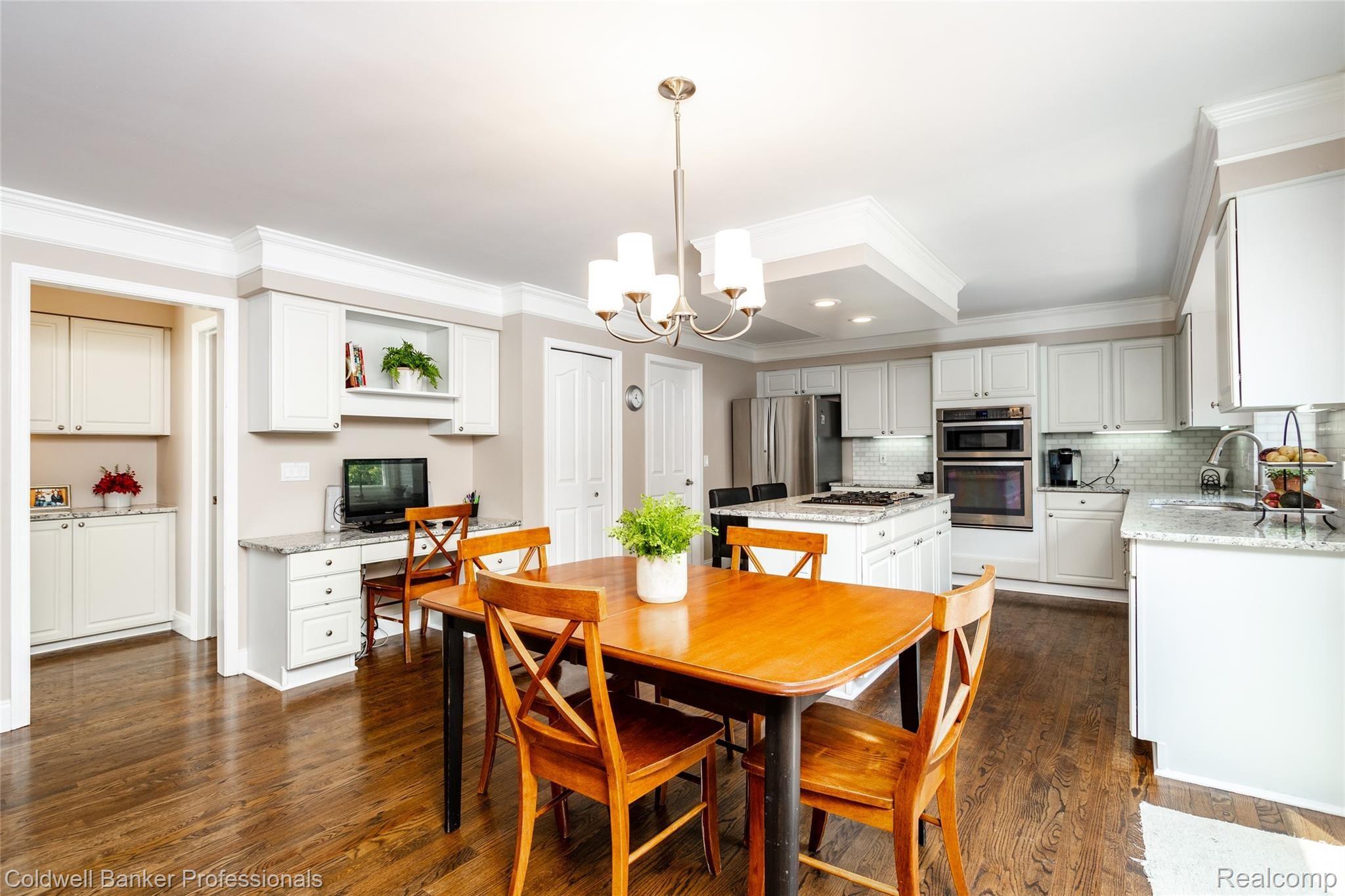 538 Sandalwood Road Canton, MI 48188 - Photo 10 of 49 Granite Kitchen