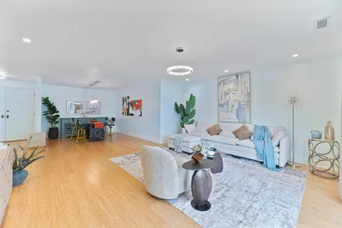 $375,000 | 1000 Deerfield Road, Unit 204, Highland Park, IL 60035