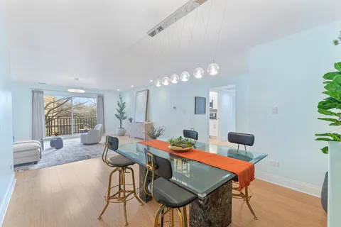 $375,000 | 1000 Deerfield Road, Unit 204, Highland Park, IL 60035