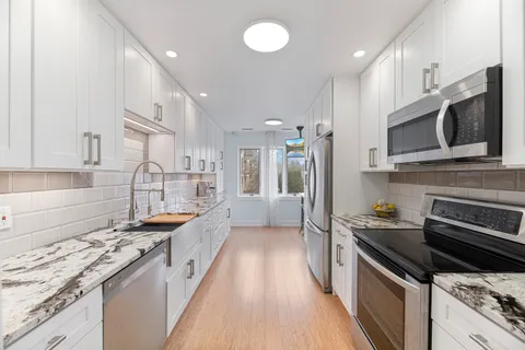 $375,000 | 1000 Deerfield Road, Unit 204, Highland Park, IL 60035