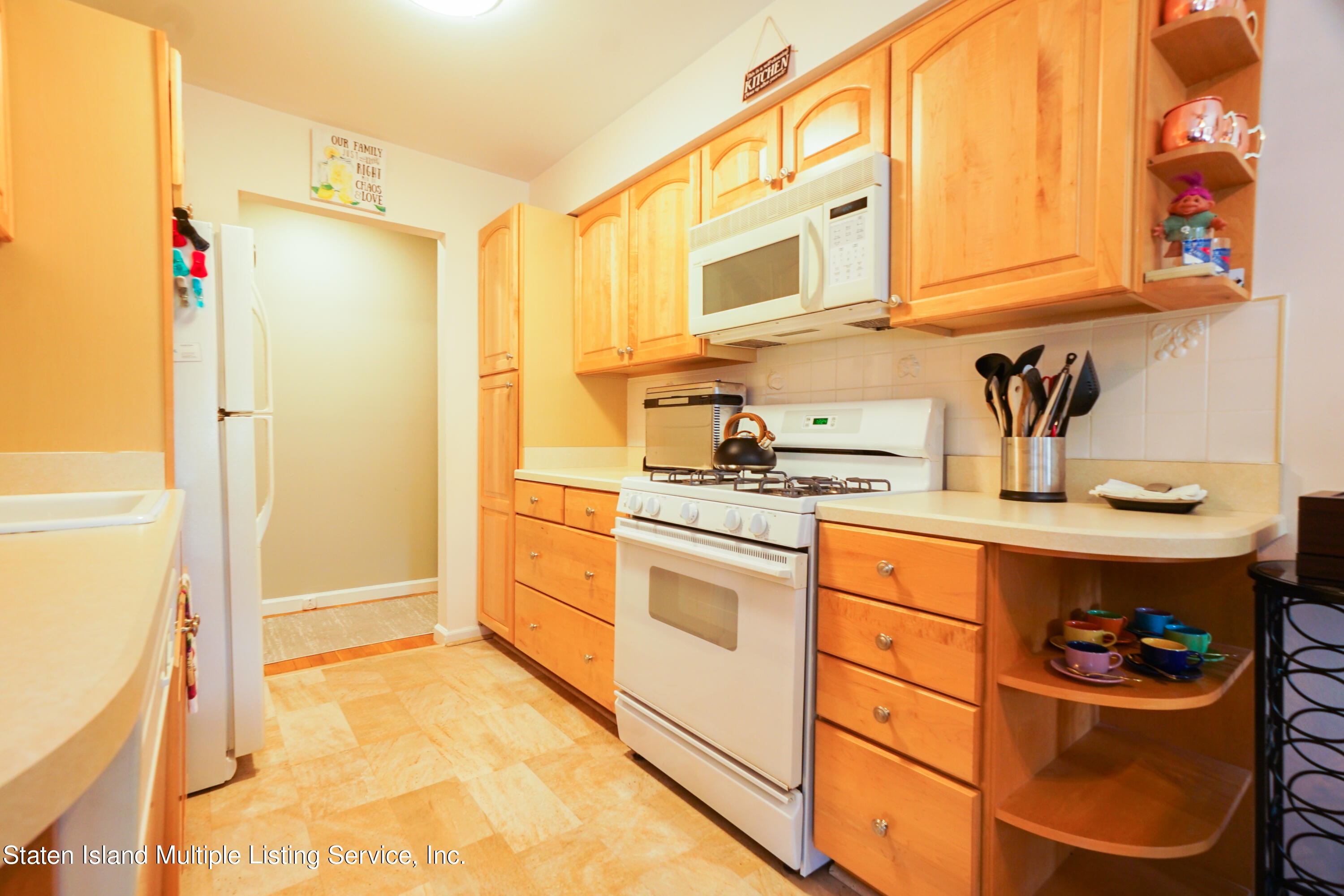 3486 Amboy Road, Unit 2F Staten Island, NY 10306 - Photo 13 of 24 DSC04850