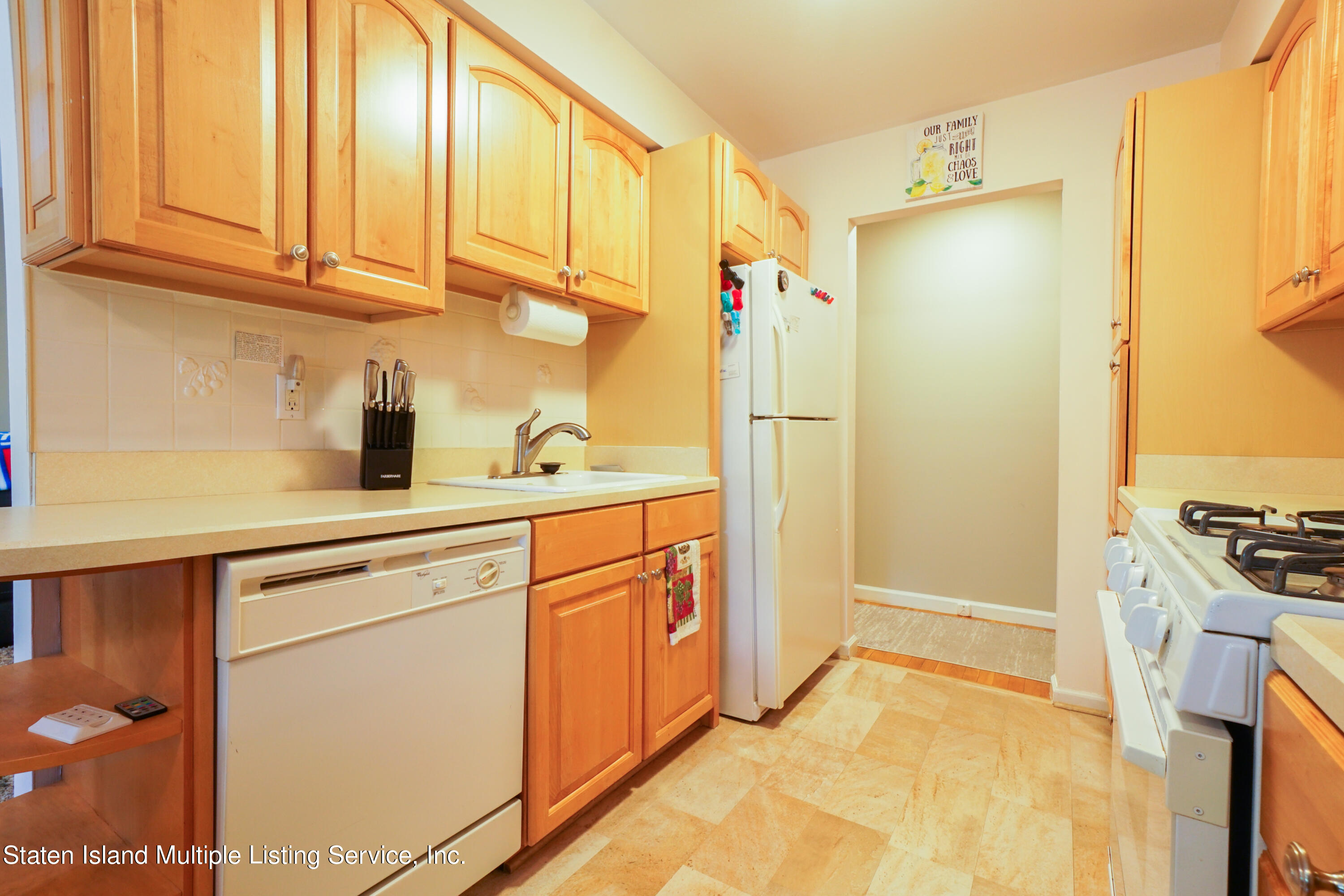 3486 Amboy Road, Unit 2F Staten Island, NY 10306 - Photo 15 of 24 DSC04858