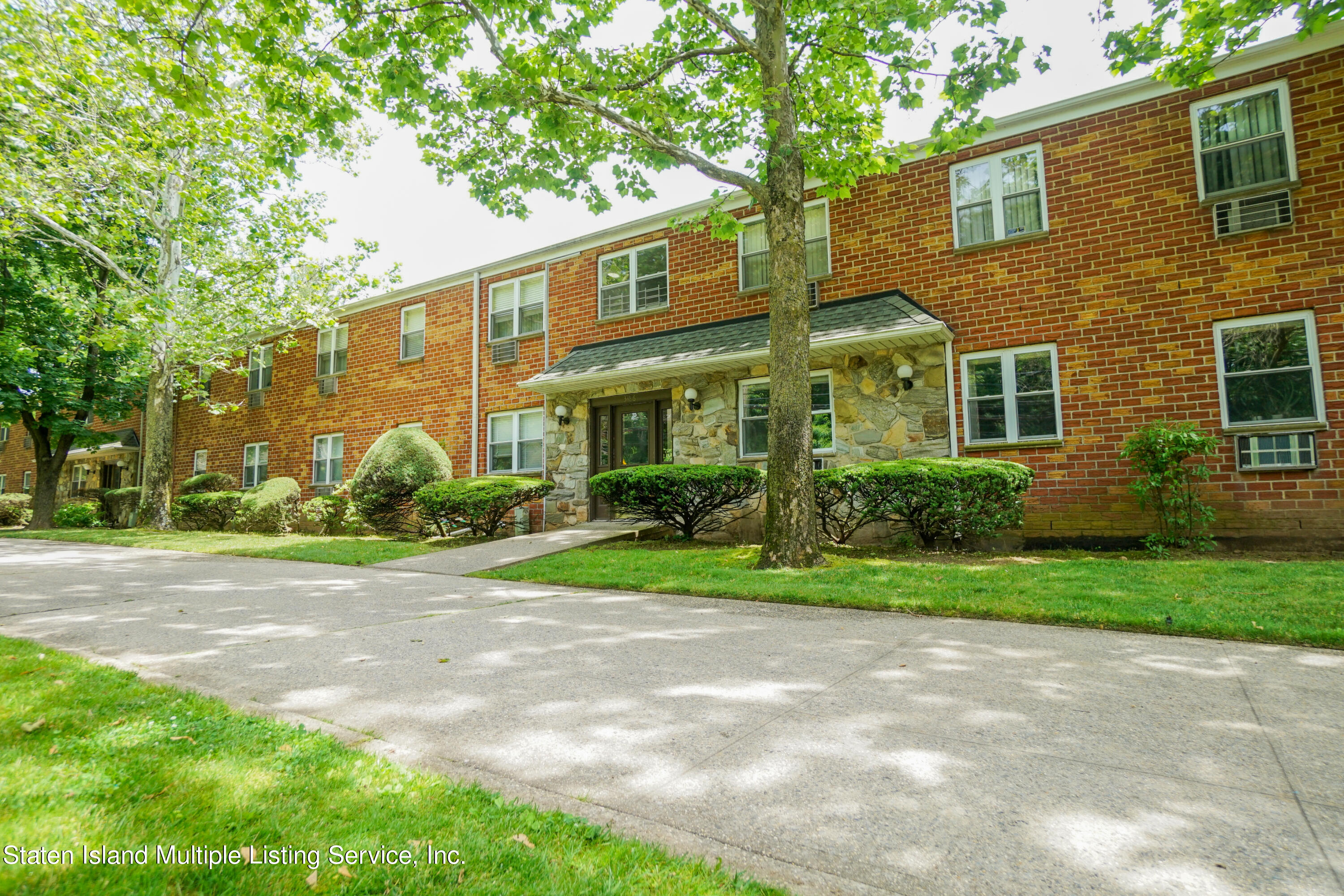 3486 Amboy Road, Unit 2F Staten Island, NY 10306 - Photo 2 of 24 DSC04887