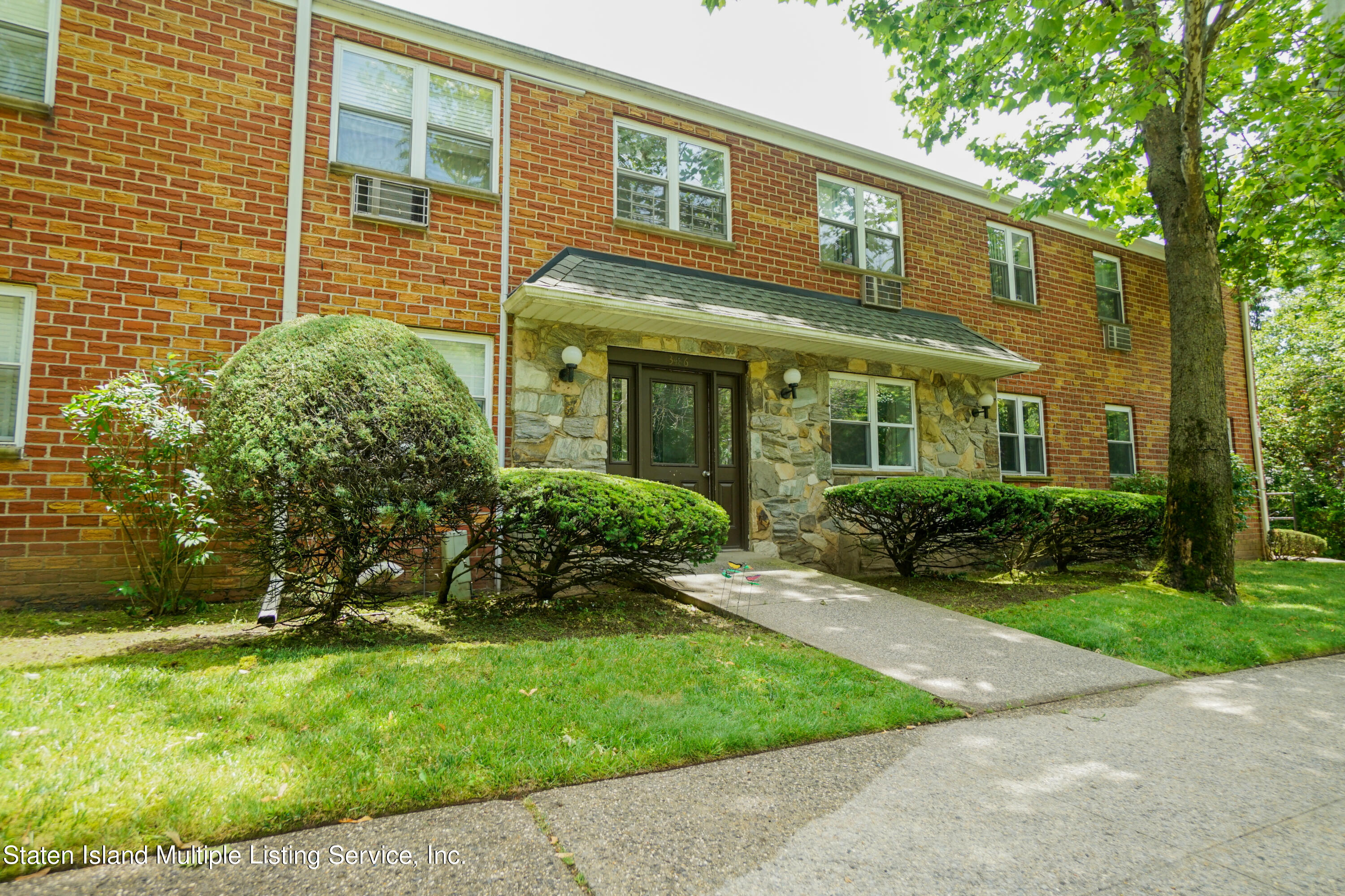 3486 Amboy Road, Unit 2F Staten Island, NY 10306 - Photo 3 of 24 DSC04896
