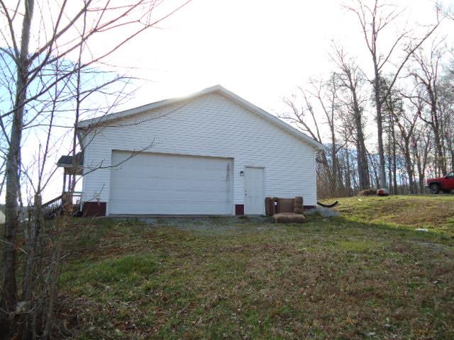 1236 Issac Clifton Road Chapmansboro, TN 37035 - Photo 4 of 16 Gallery Image 4