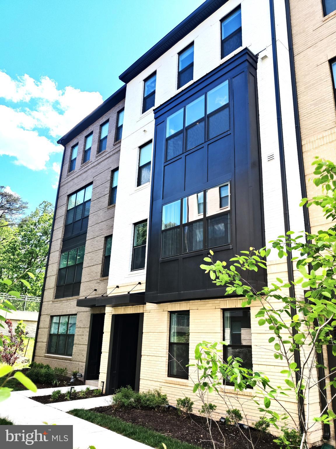 5002 Longmire Way, Unit 70 Chantilly, VA 20151 - Photo 27 of 28 a front view of a building