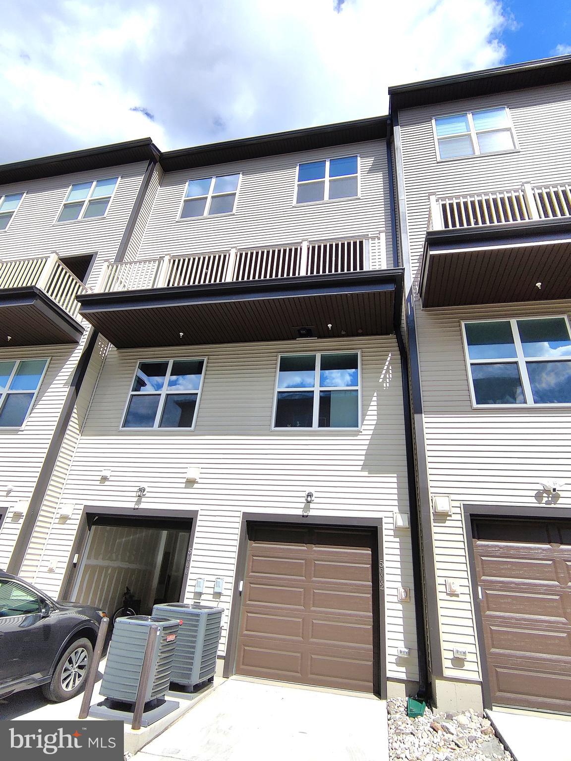 5002 Longmire Way, Unit 70 Chantilly, VA 20151 - Photo 28 of 28 a view of a house with a balcony