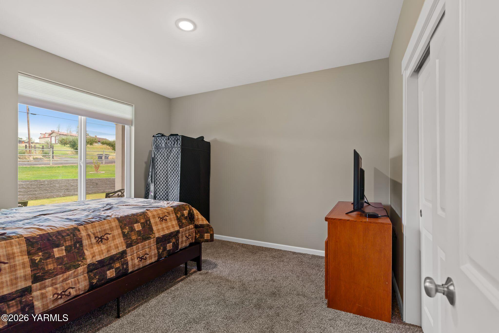 11007 Summitview Ext Road Yakima, WA 98908 - Photo 21 of 44 Bedroom