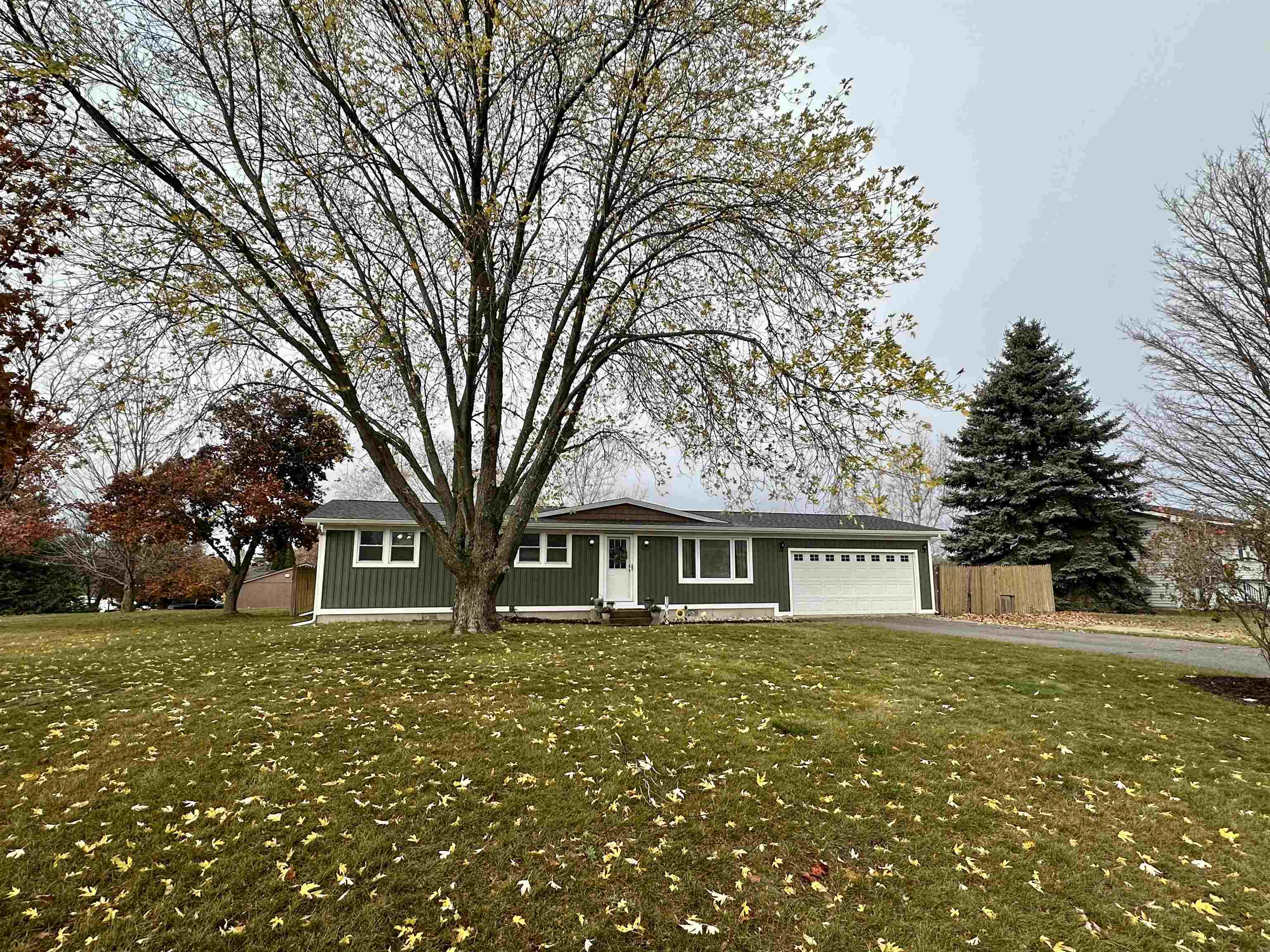 1908 Radcliff Road Traverse City, MI 49685 - Photo 3 of 41