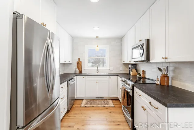 $375,000 | 5761 120th Avenue, Holland, MI 49424