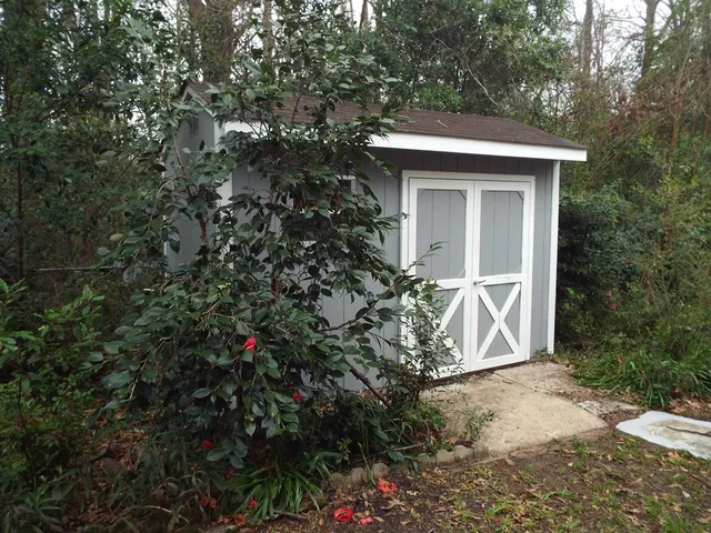 a house view with a outdoor space