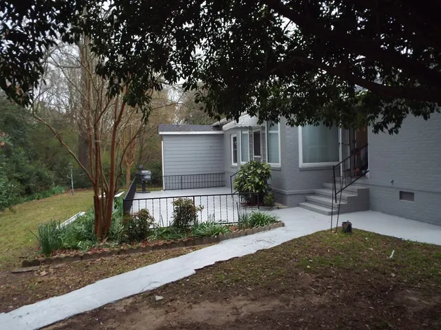 a view of a house with a yard