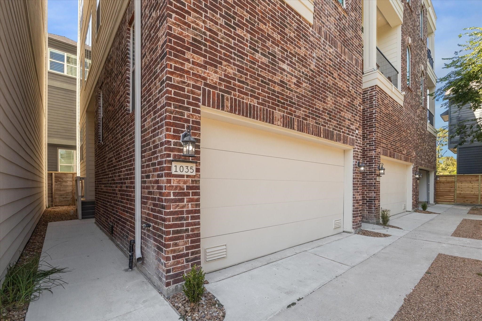 1037 West 17th Street Houston, TX 77008 - Photo 23 of 30 2-car attached garage and side-yard that could easily be turfed!