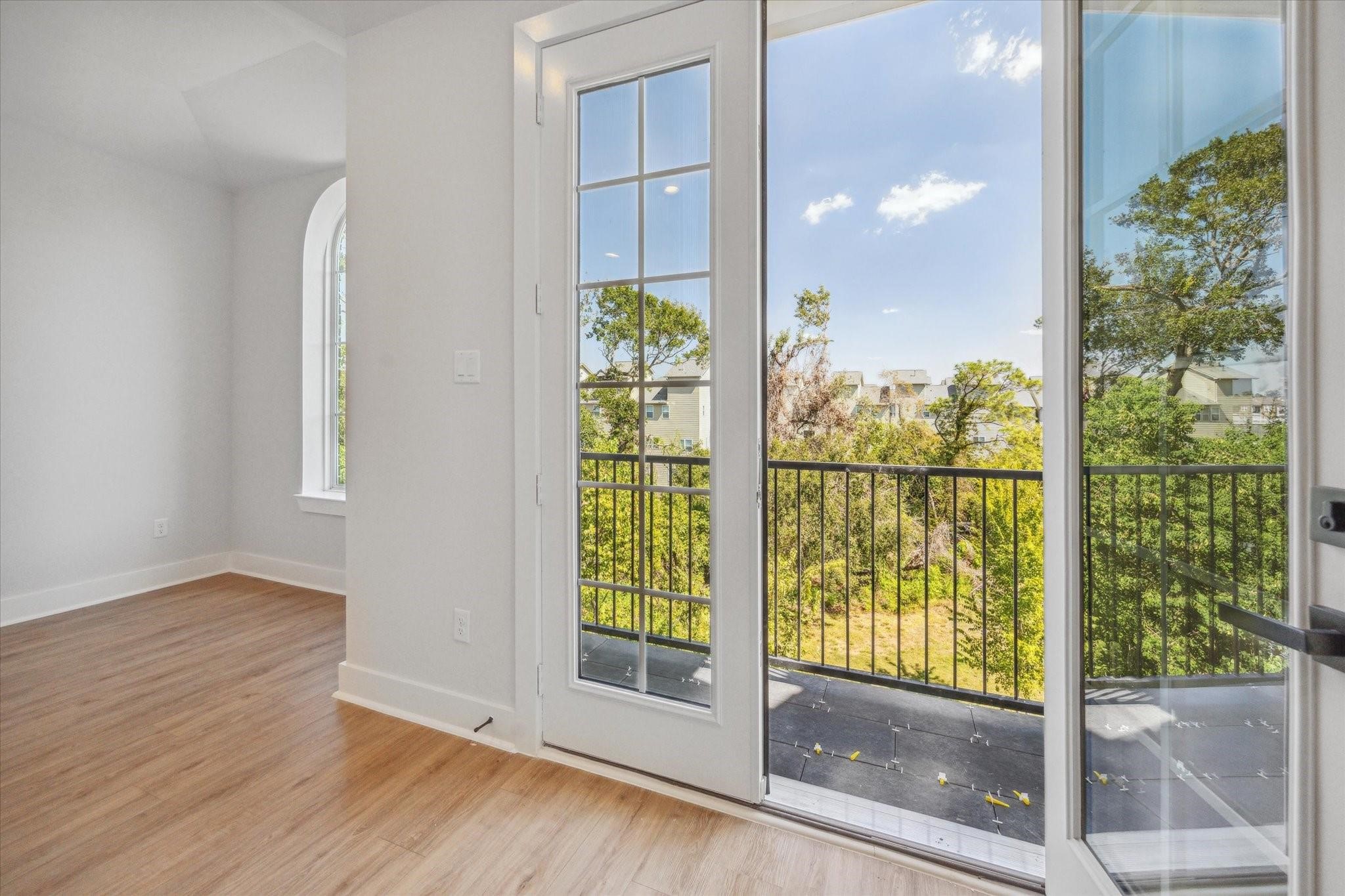 1037 West 17th Street Houston, TX 77008 - Photo 7 of 30 Another view of the primary. Plenty of space for a king bed!