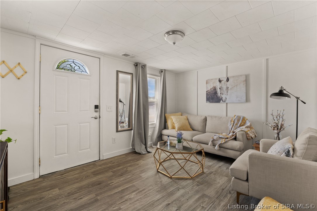 920 Valley View Road New Albany, IN 47150 - Photo 2 of 23