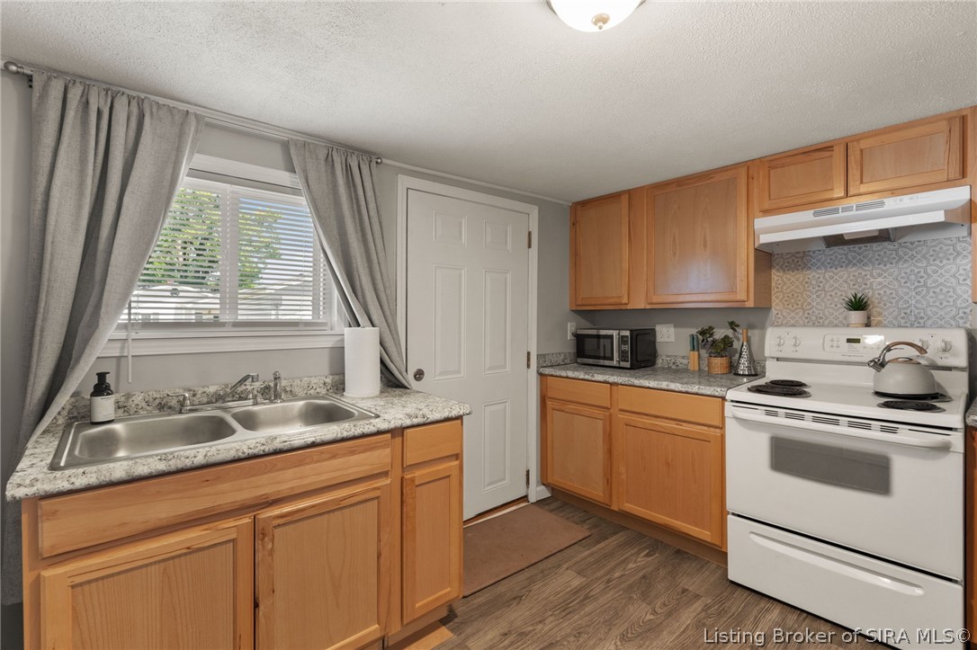 920 Valley View Road New Albany, IN 47150 - Photo 7 of 23