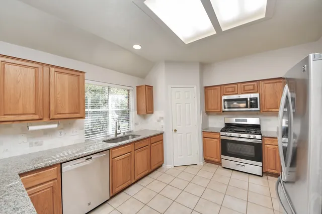 $459,900 | 70 North Lace Arbor Drive, The Woodlands, TX 77382