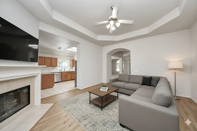 $459,900 | 70 North Lace Arbor Drive, The Woodlands, TX 77382