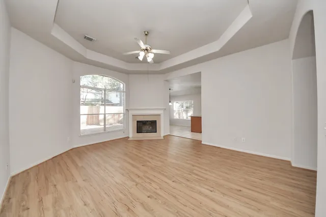 $459,900 | 70 North Lace Arbor Drive, The Woodlands, TX 77382