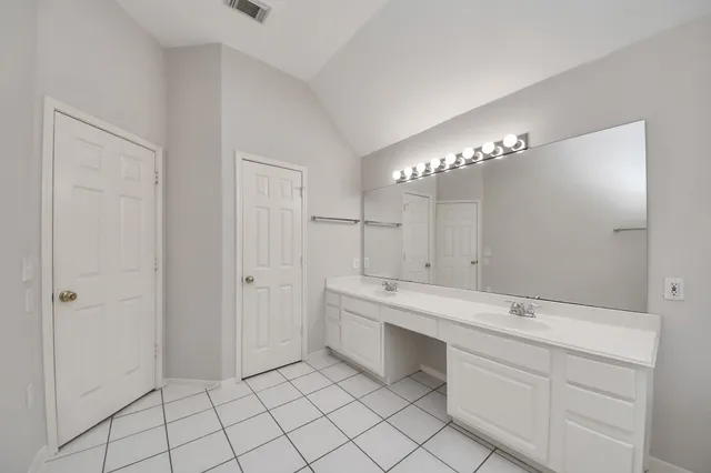 $459,900 | 70 North Lace Arbor Drive, The Woodlands, TX 77382