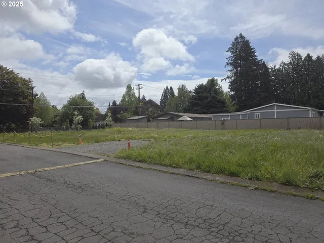 $250,000 | 10515 Southeast Linwood Avenue, Milwaukie, OR 97222