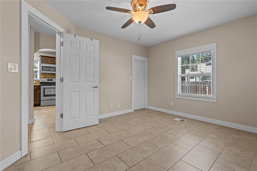 222 25th Street North St. Petersburg, FL 33713 - Photo 13 of 32 a view of an empty room with a window