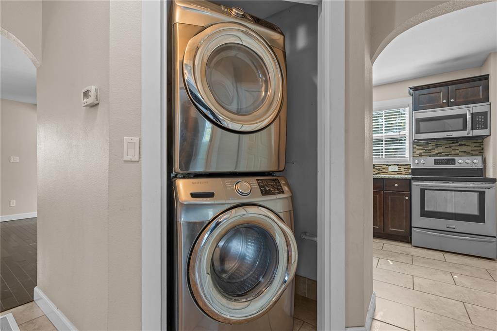 222 25th Street North St. Petersburg, FL 33713 - Photo 15 of 32 a utility room with dryer and washer