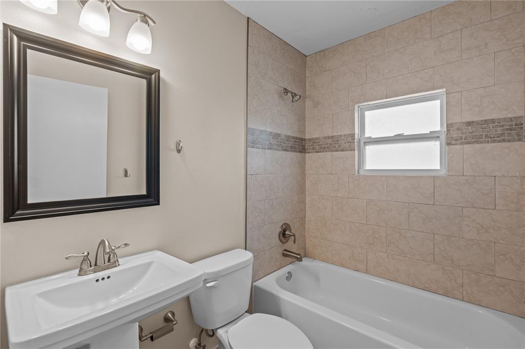 222 25th Street North St. Petersburg, FL 33713 - Photo 18 of 32 a bathroom with a sink mirror toilet and bathtub