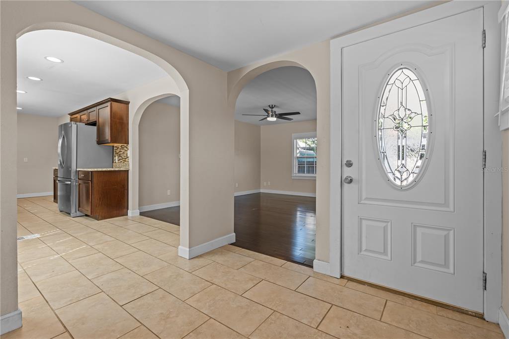 222 25th Street North St. Petersburg, FL 33713 - Photo 7 of 32 a view of entryway with kitchen