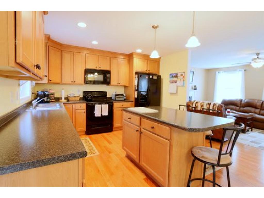 162 Mammoth Road Londonderry, NH 03053 - Photo 2 of 9