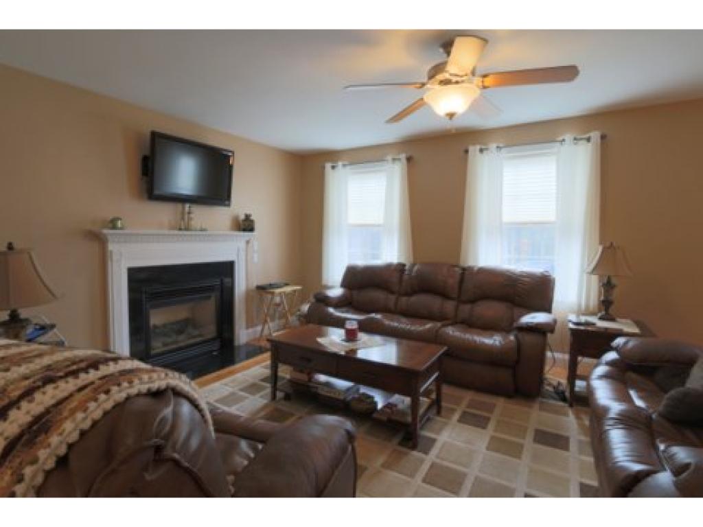 162 Mammoth Road Londonderry, NH 03053 - Photo 5 of 9
