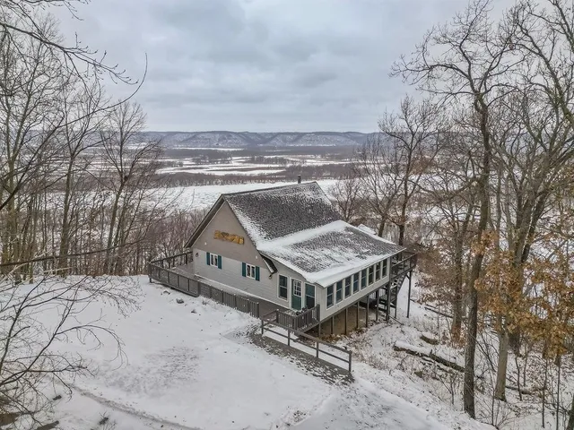 $599,000 | S8011 Eagle Crest Drive, De Soto, WI 54624