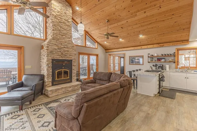 $599,000 | S8011 Eagle Crest Drive, De Soto, WI 54624