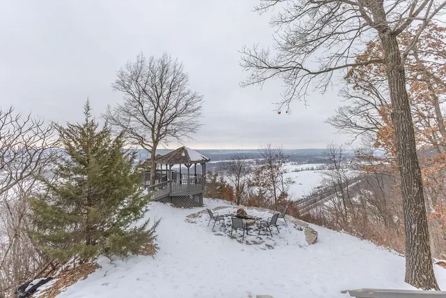 $599,000 | S8011 Eagle Crest Drive, De Soto, WI 54624