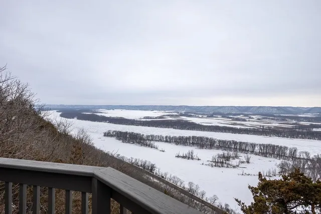 $599,000 | S8011 Eagle Crest Drive, De Soto, WI 54624